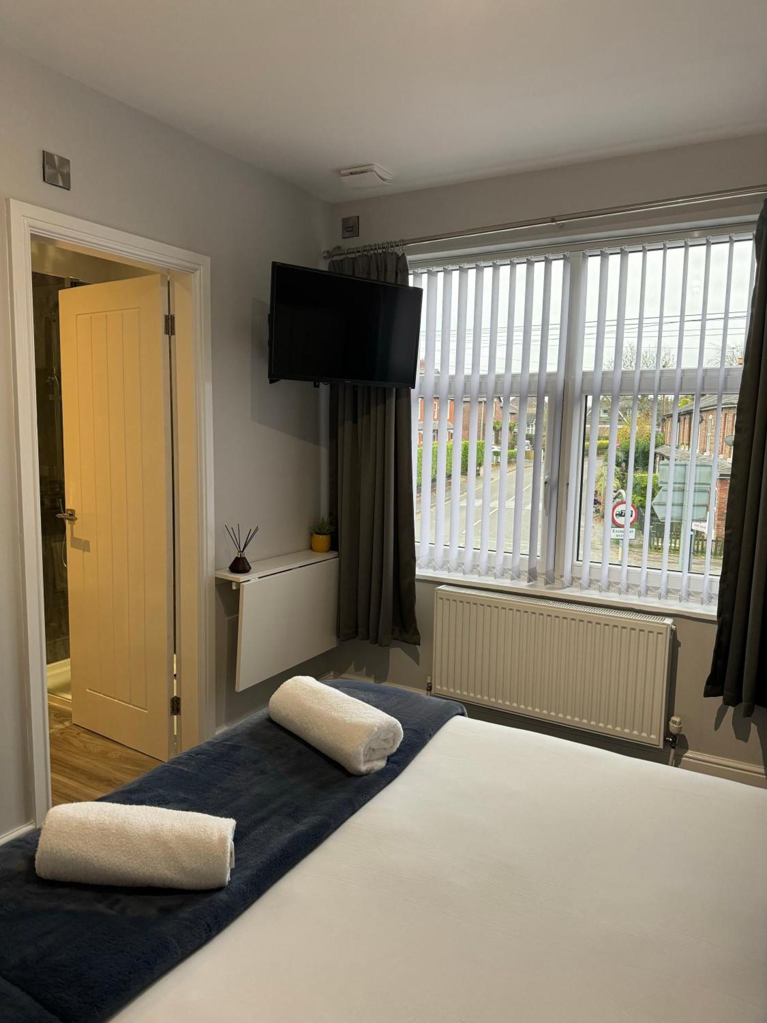 Hotel Lymm Living Warrington  Esterno foto